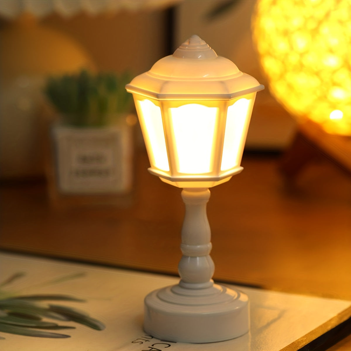 RetroGlow - Mini LED Tafellamp in Straatlantaarnstijl