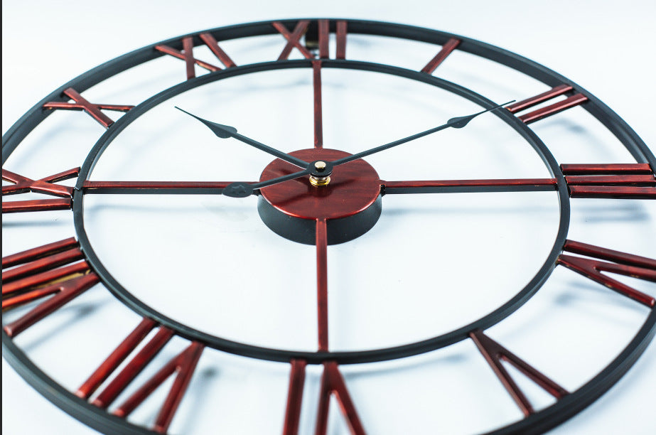 Gran reloj de pared retro de hierro en estilo vintage