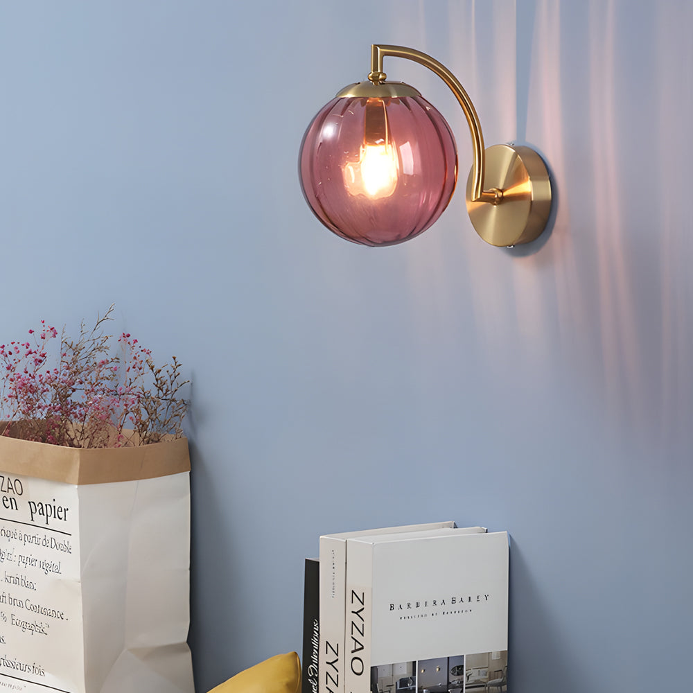 Lámpara de pared con brazo curvado de 1 luz y pantalla de vidrio acanalado en forma de bola