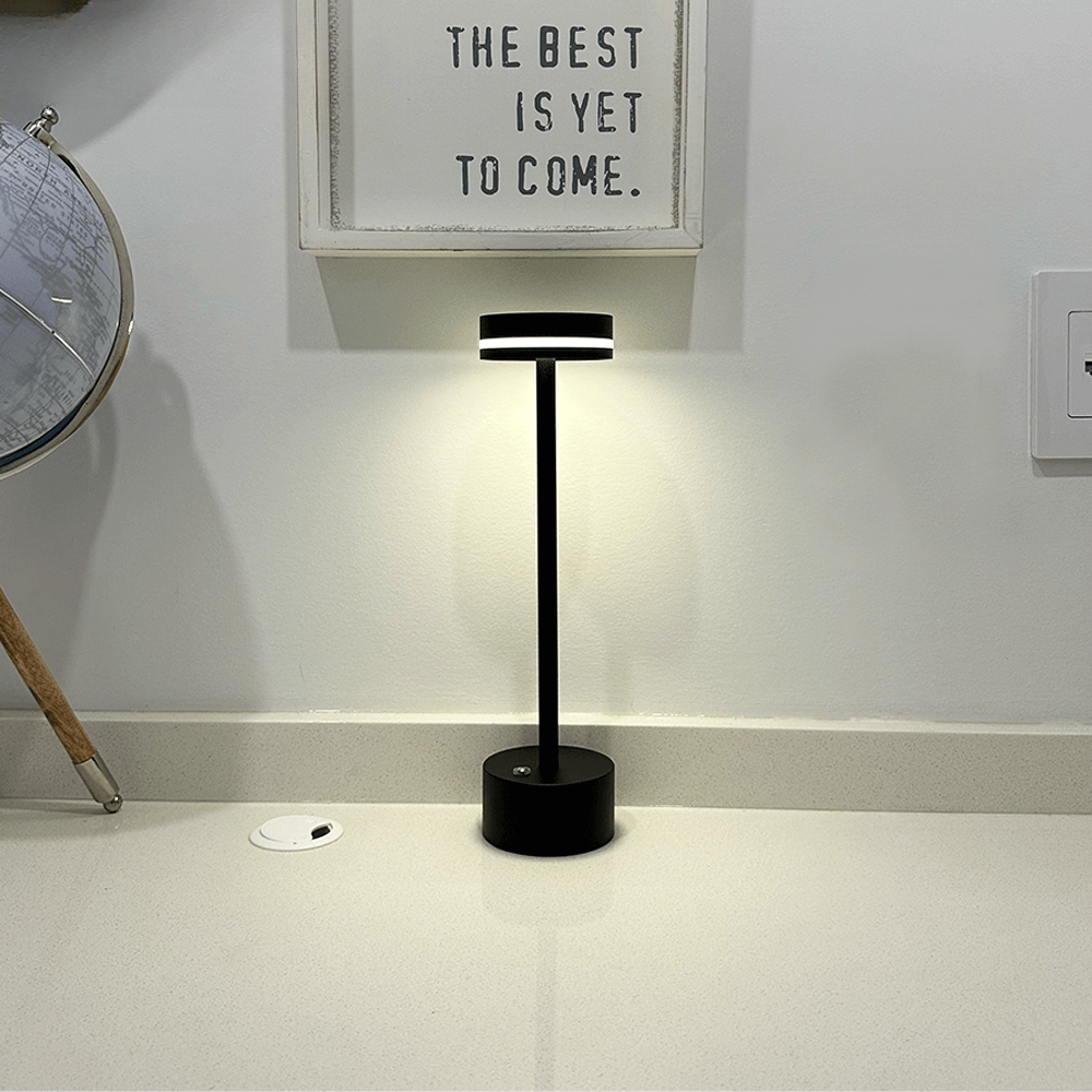 LuxeLight - Wireless Table Lamp