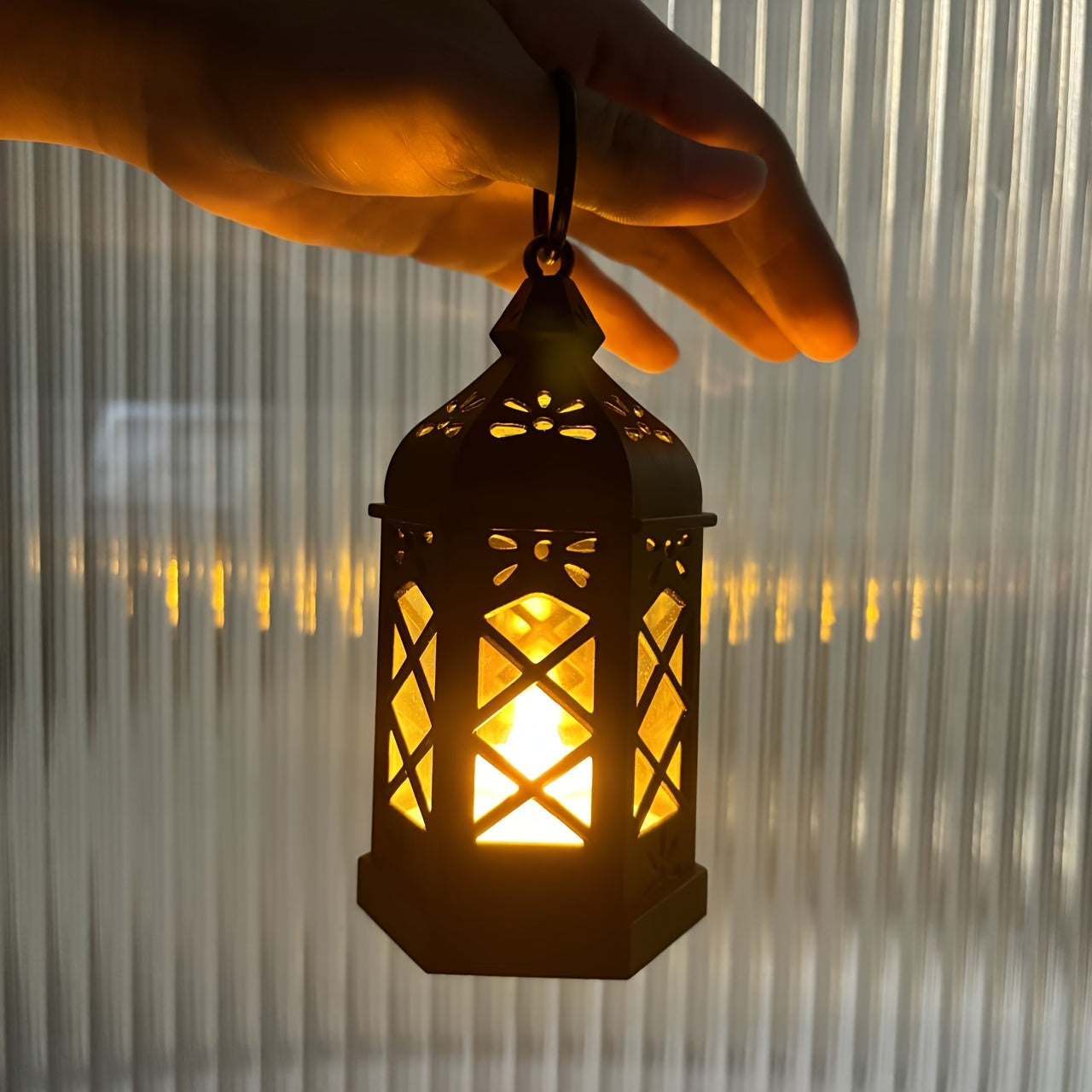 LuxeGlow - Rustic LED Lanterns, Set of 2/4/6/12, Vintage Battery-Powered Hanging Decoration for Parties & Christmas
