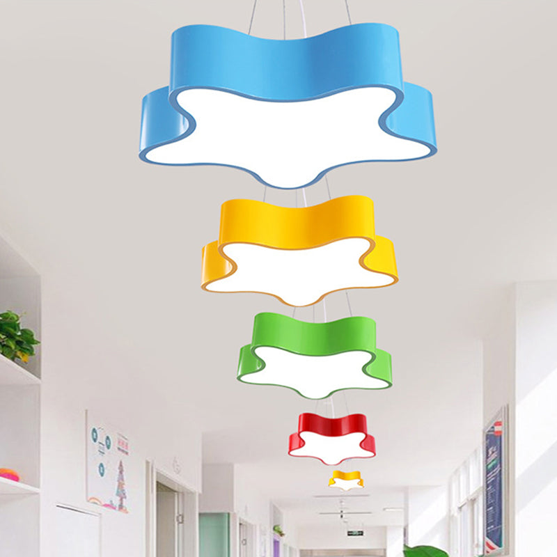 Lampada LED per bambini sospesa con paralume in acrilico a forma di stella, finitura rosso/verde/giallo