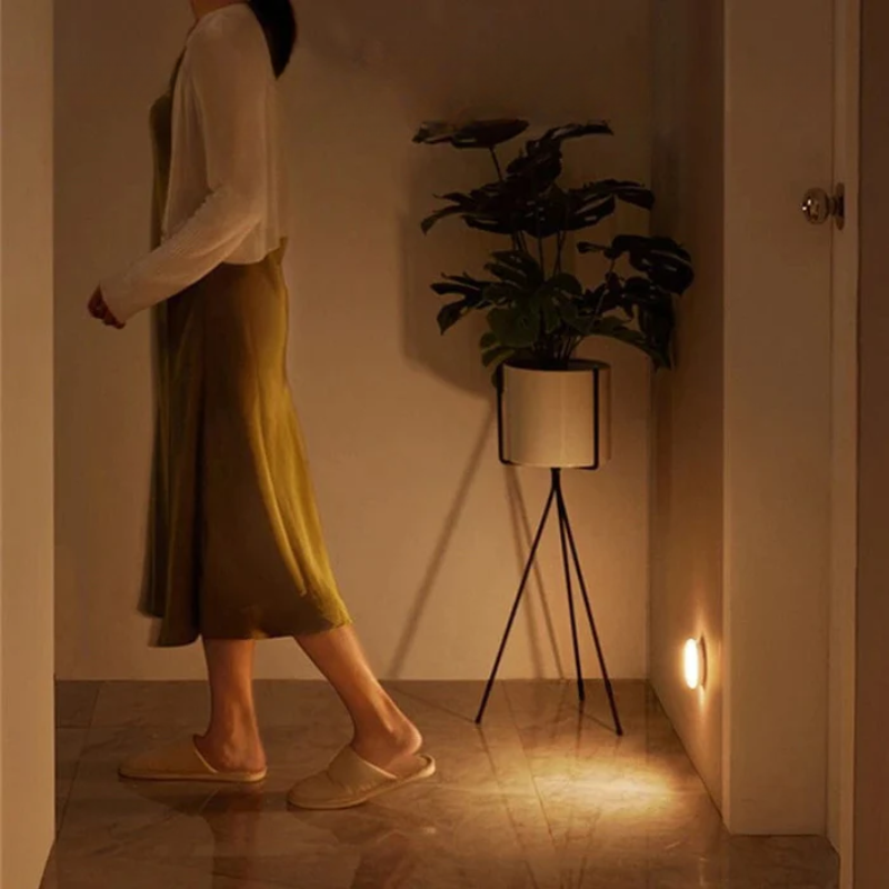 MotionGlow - Automatic LED Lamp with Motion Sensor for Indoor Spaces