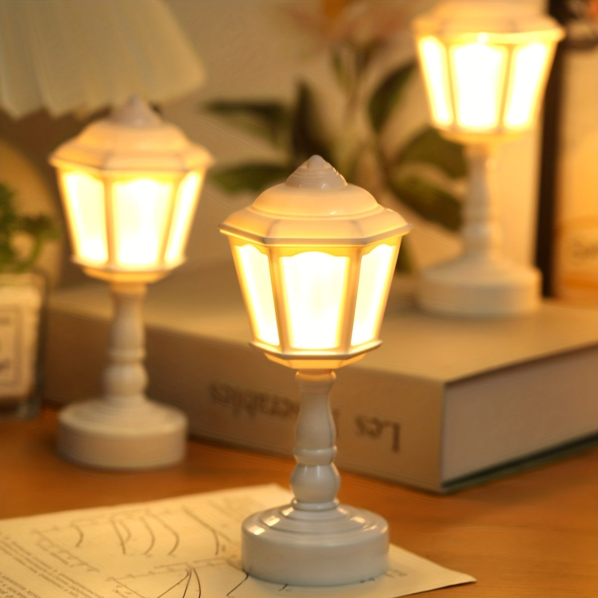 RetroGlow - Mini LED Table Lamp in Street Lantern Style