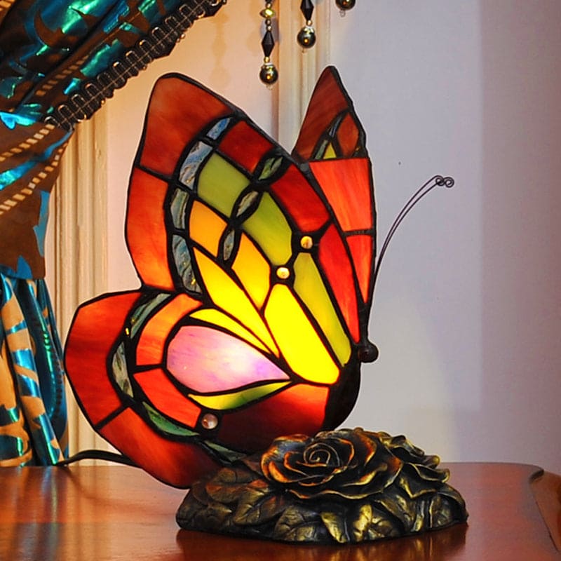 GardenGlow - Victorian floral resin table lamp with butterfly