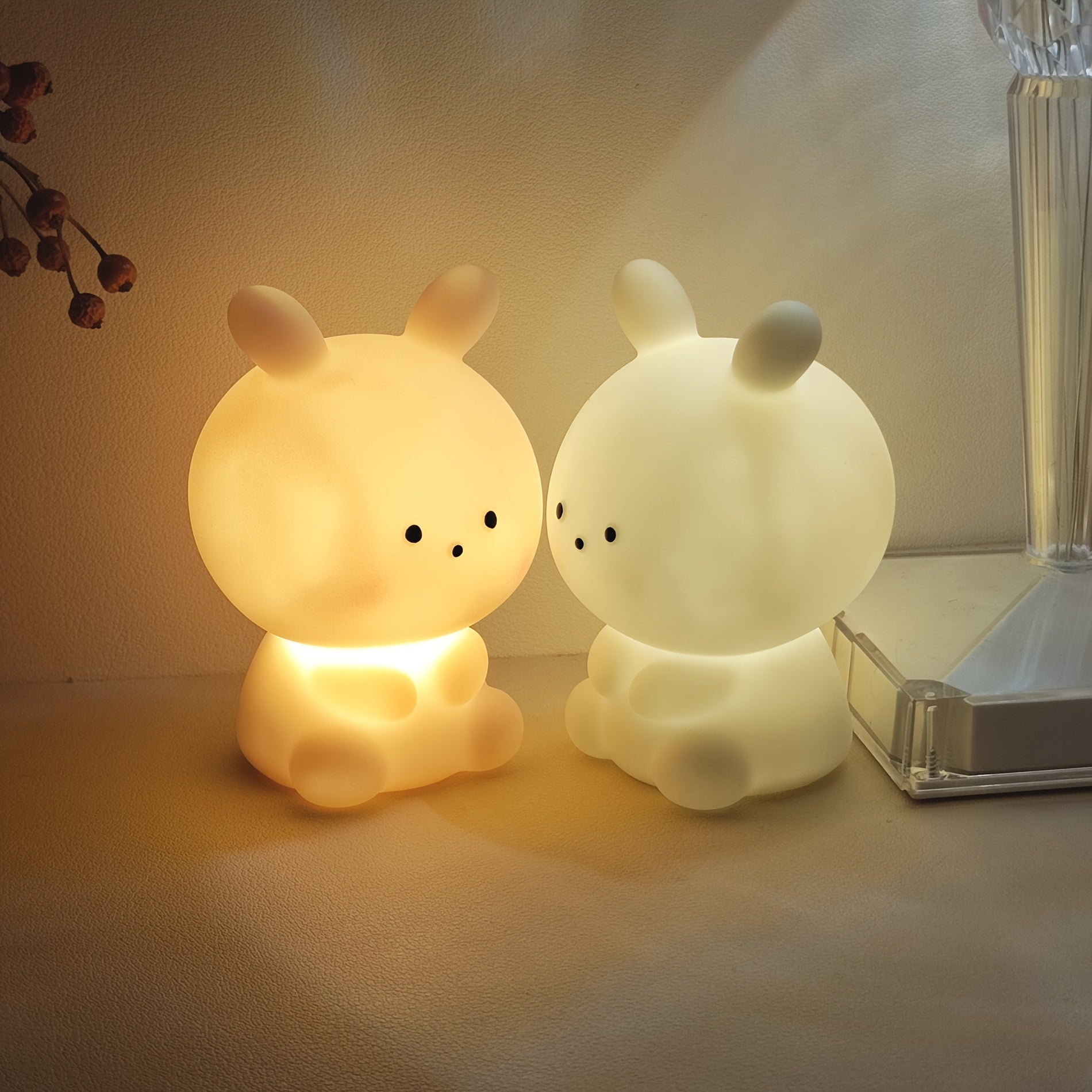 BunnyBright - Lampada da tavolo LED con batteria a forma di coniglio grande testa e design anime