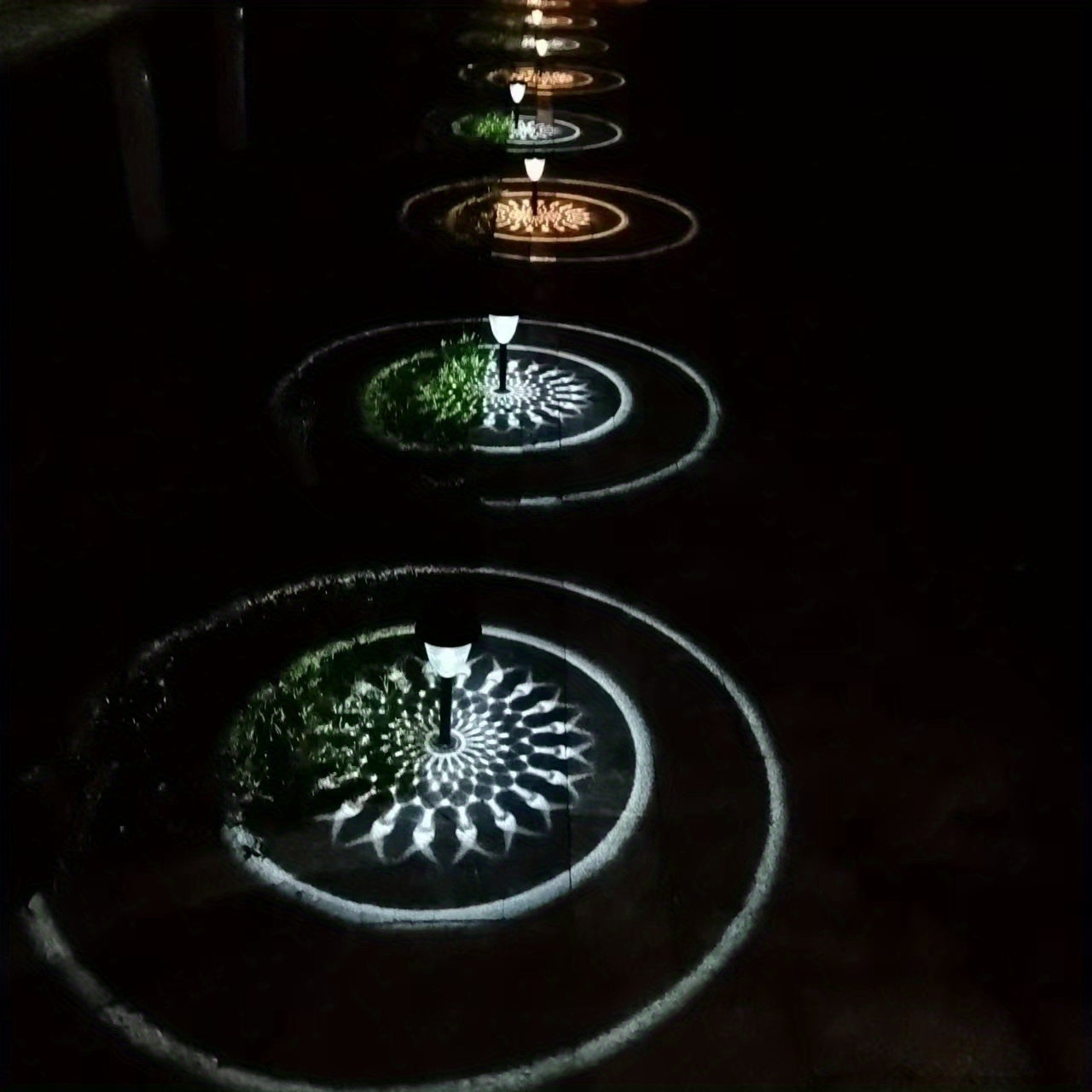 SolarGlow - 4 Pieces Solar Garden Lamps with 7 Color Gradient for Outdoor Use