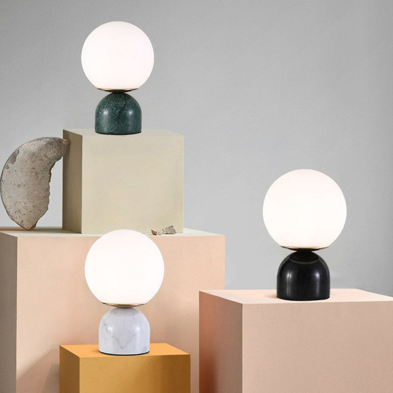NordicGlow - Lámpara de mesa moderna con base de mármol y bola de cristal