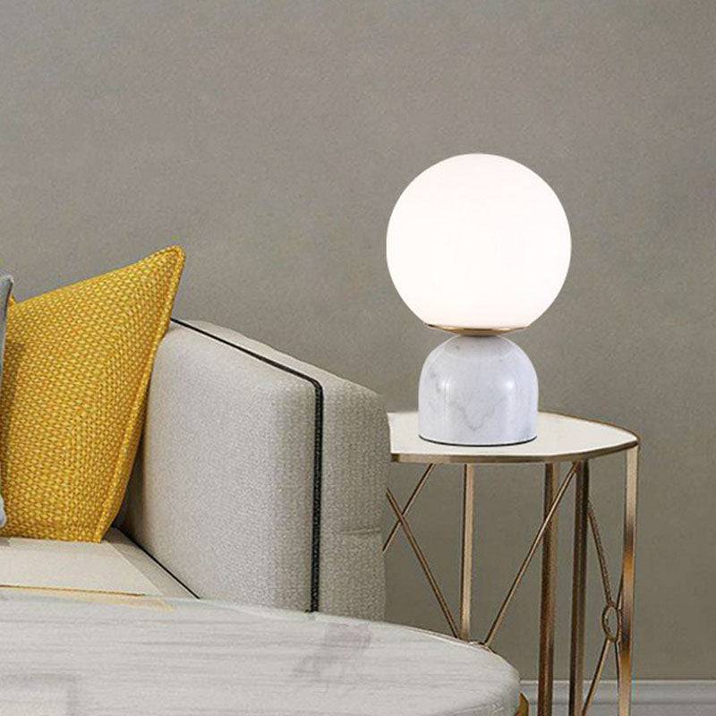 NordicGlow - Lámpara de mesa moderna con base de mármol y bola de cristal