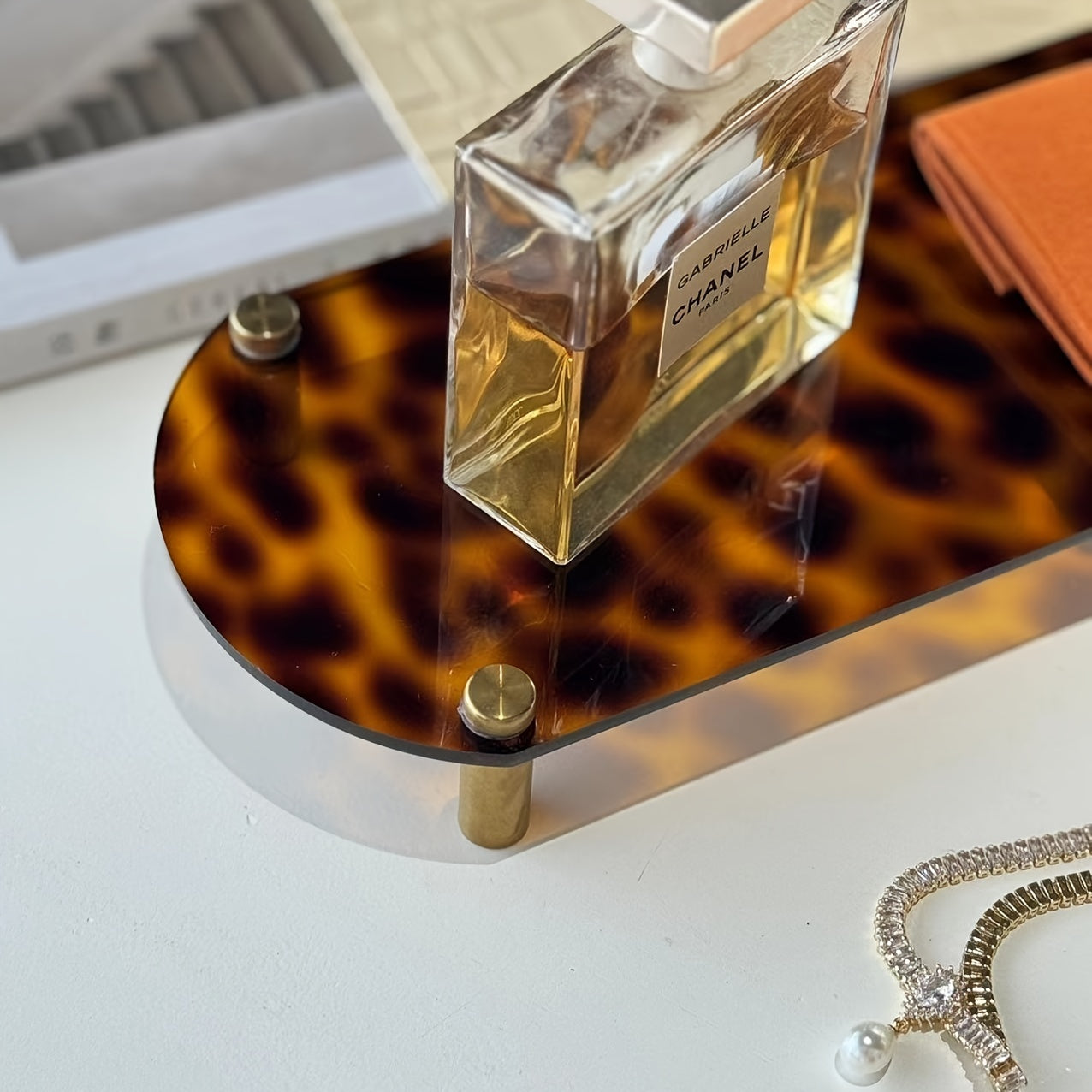 FrenchBox - Elegante cassettiera francese con design astratto