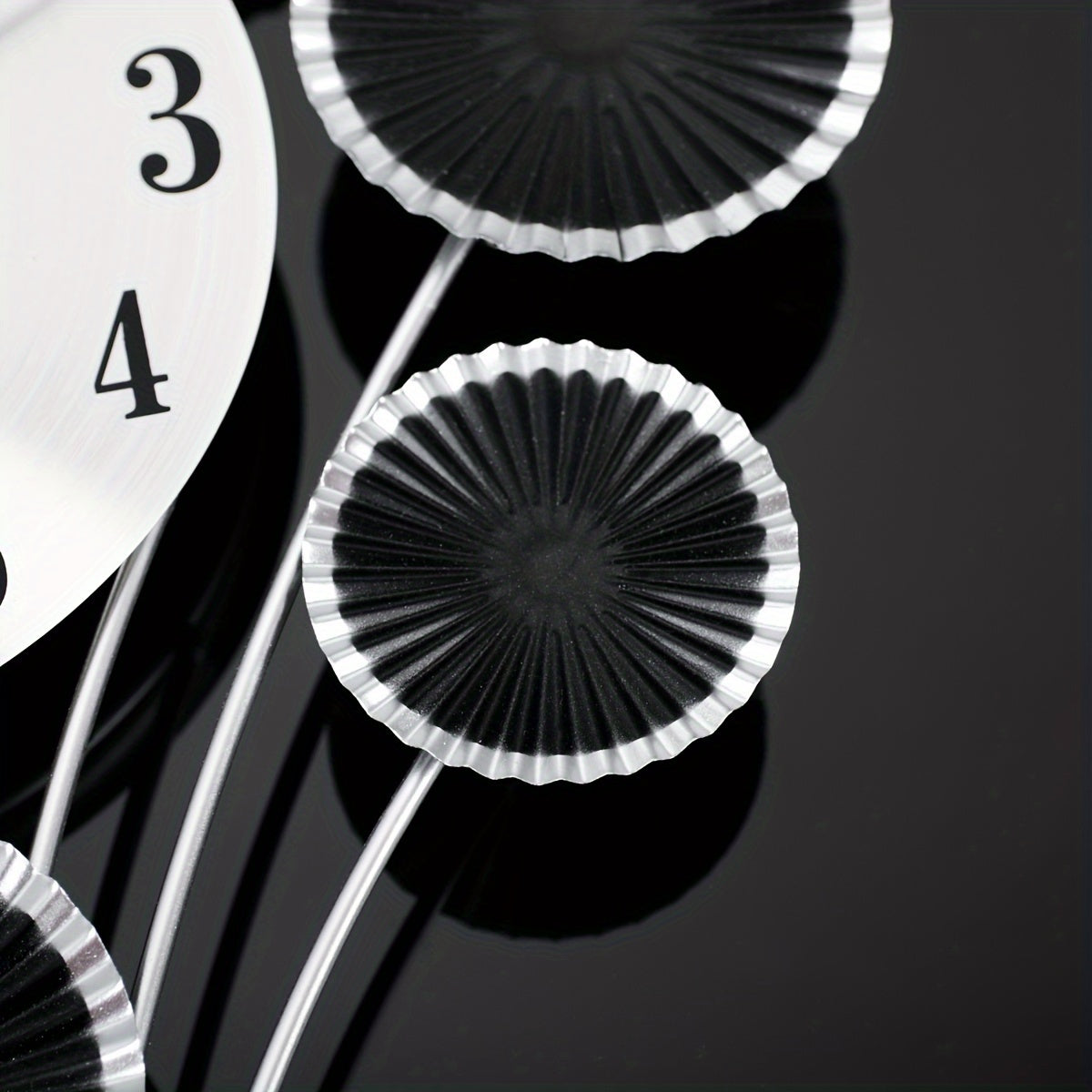 Modern Metal Silent Wall Clock - Balloon-Shaped, Decorative for Living Room and Bedroom