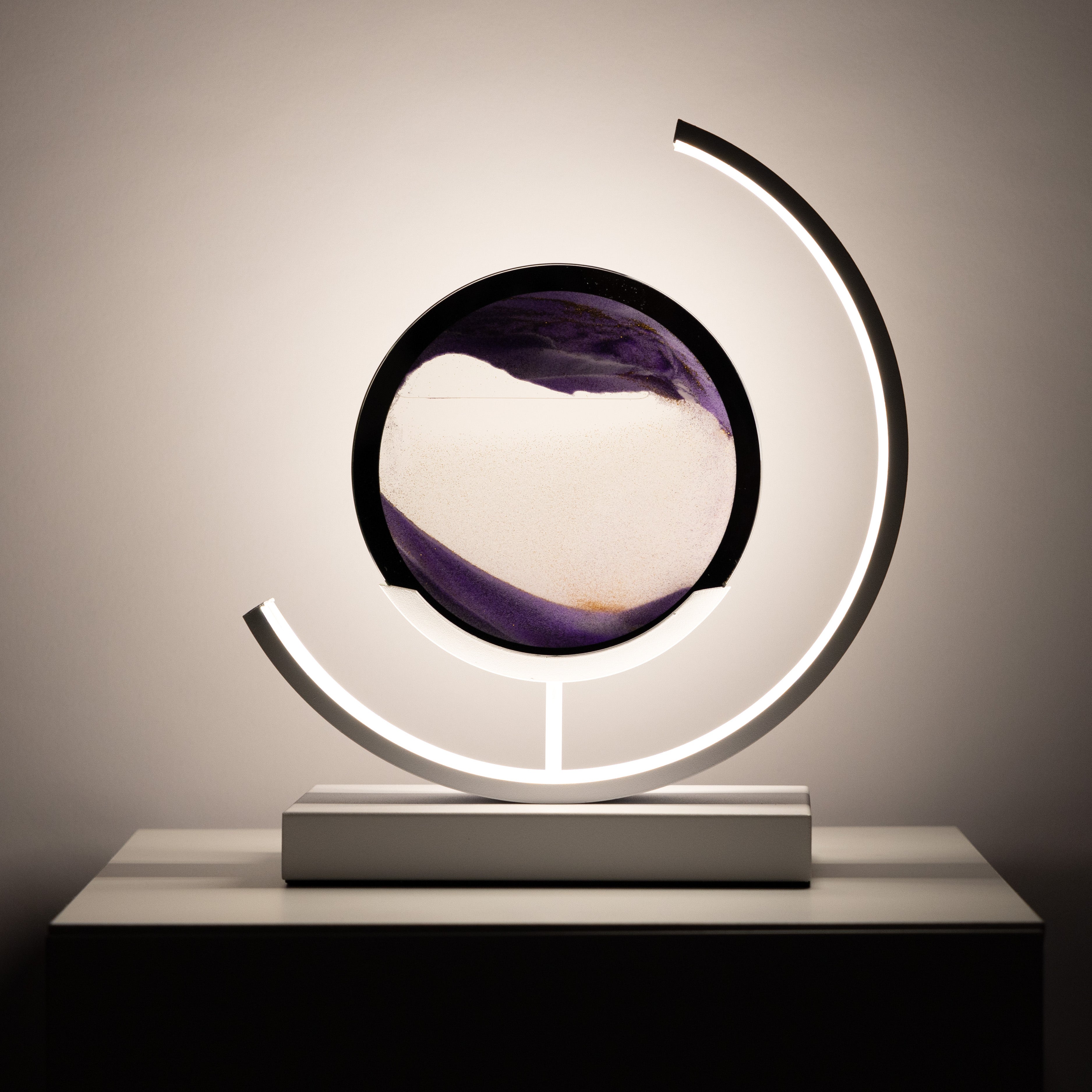 Lámpara de mesa atemporal - Iluminación minimalista