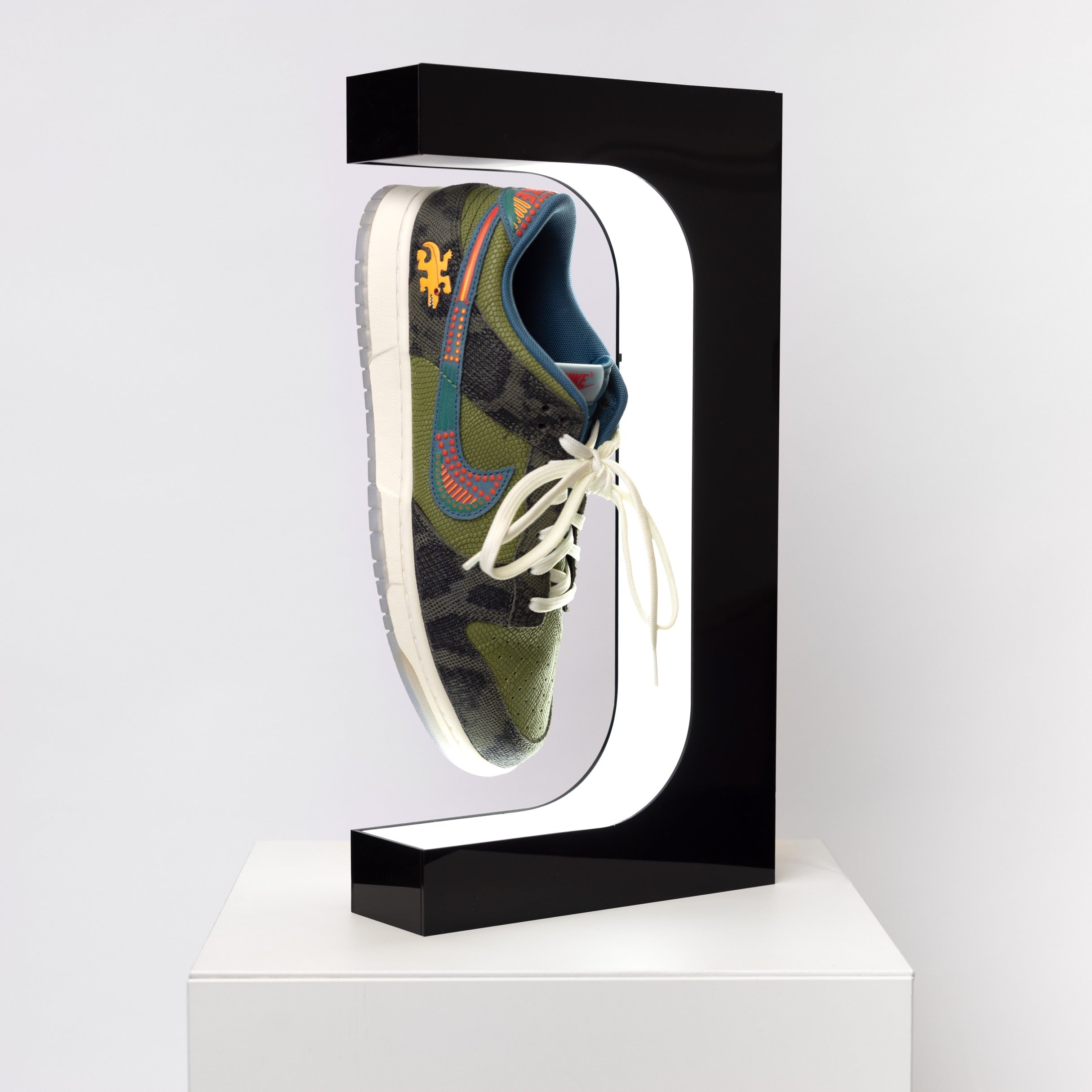 Floating shoe display LED lamp