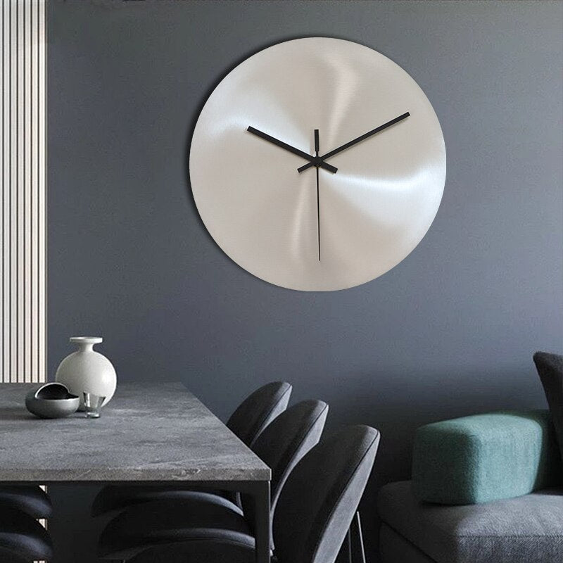 Reloj de pared minimalista de acero inoxidable