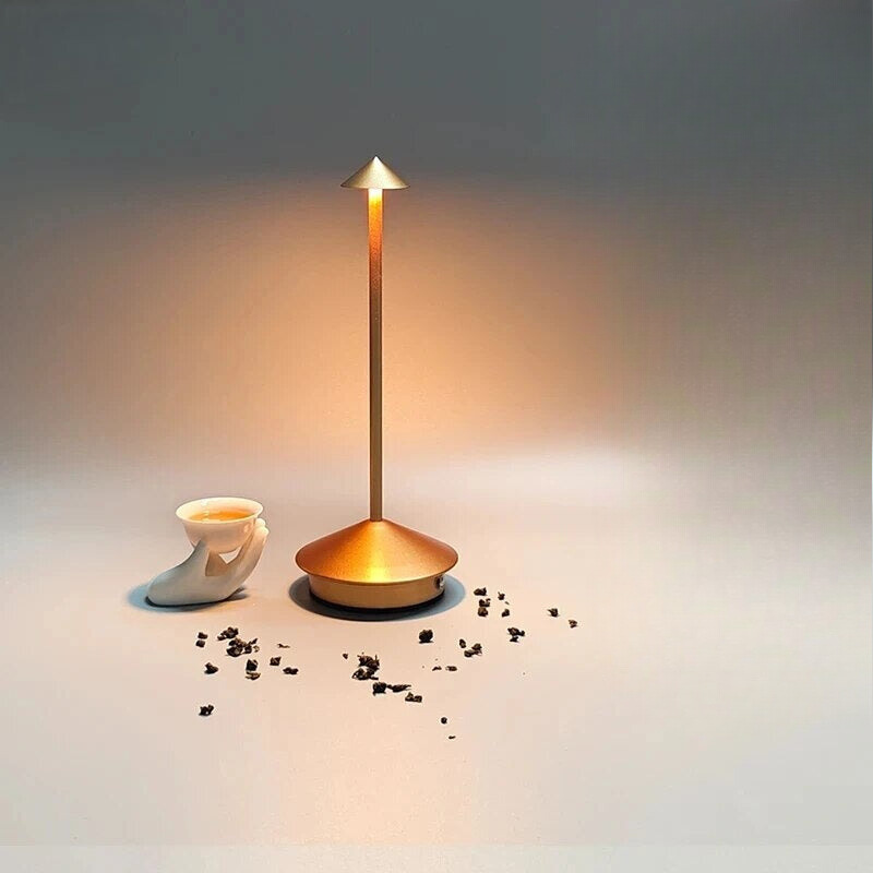 LumoArt Flair - Artistic Table Lamp