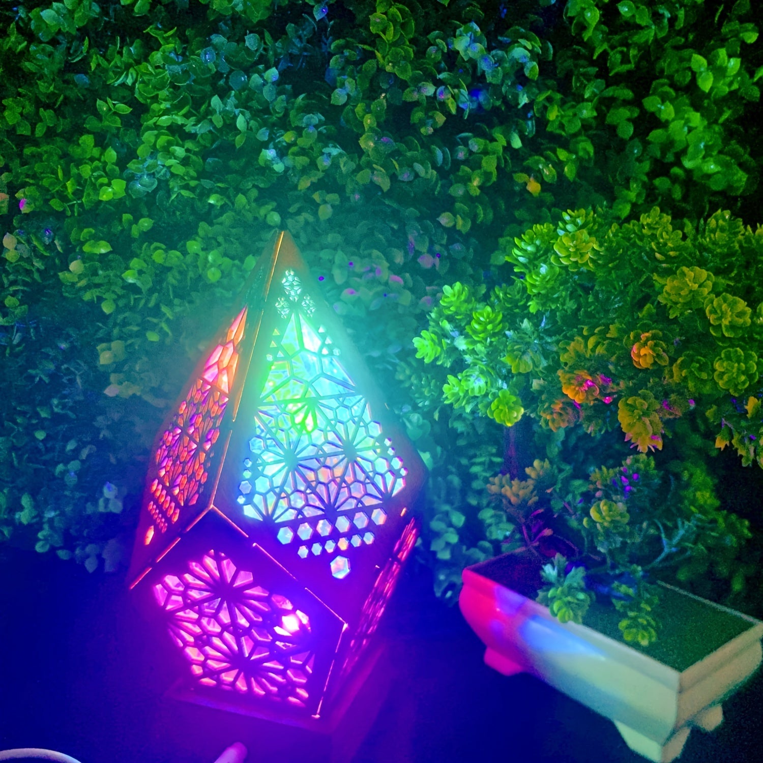 BohoGlow - Lámpara de proyector de mesa de madera con carga USB y LED's coloridos