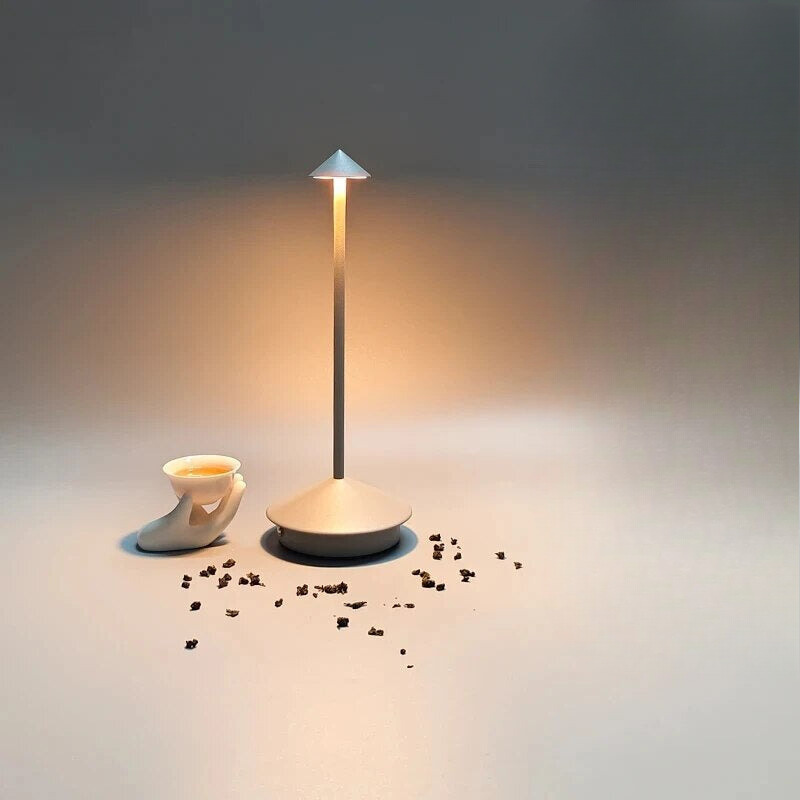 LumoArt Flair - Artistic Table Lamp