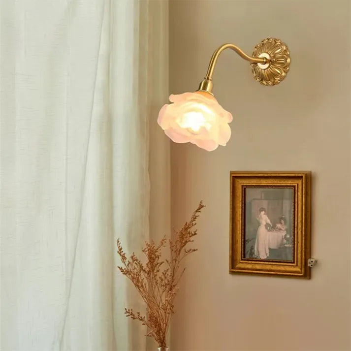 BlossomGlow – Vintage Koper Bloemblad Wandlamp