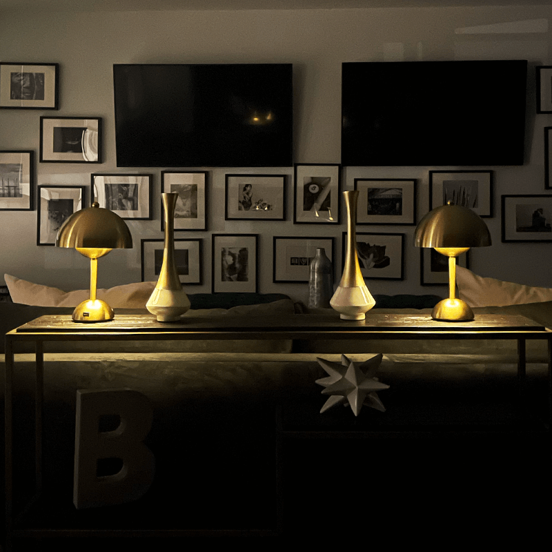 Lámpara de mesa Brulee Moderne resistente al agua, inalámbrica y recargable