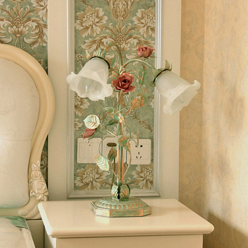 Lámpara de mesa Flor Verde - Iluminación para dormitorio estilo Shabby Chic