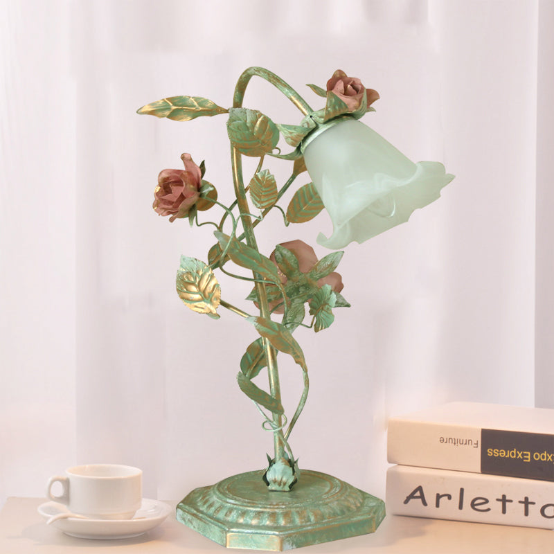 Lámpara de mesa Flor Verde - Iluminación para dormitorio estilo Shabby Chic