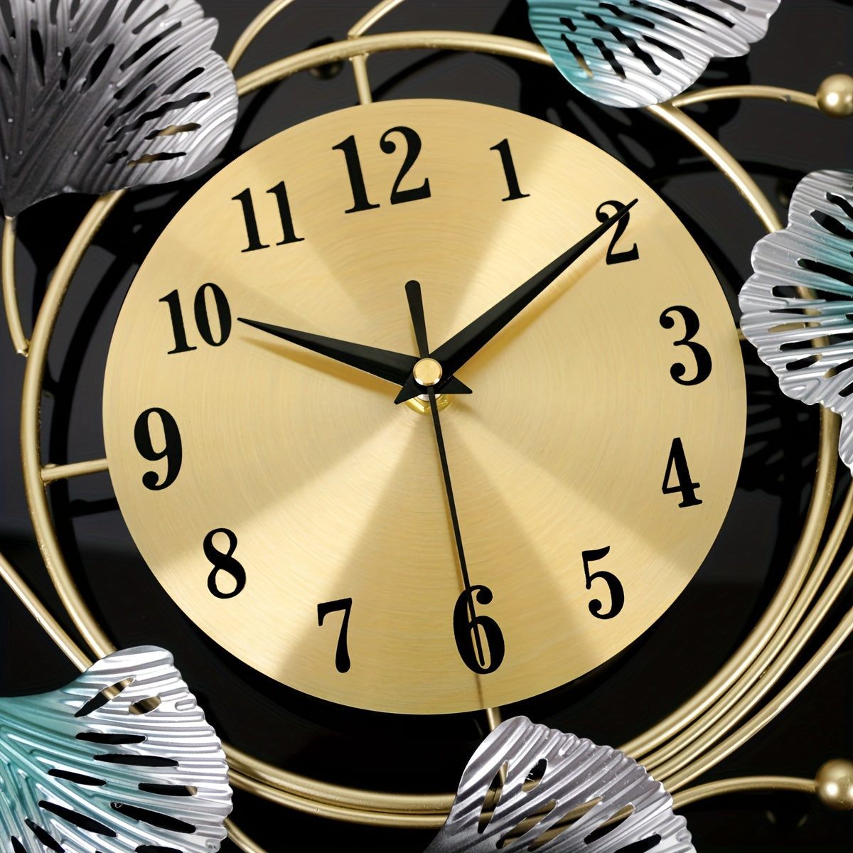 Metalen Bladvormige Wandklok - Stille Mechanisme, AA Batterij, Modern Minimalistisch Design