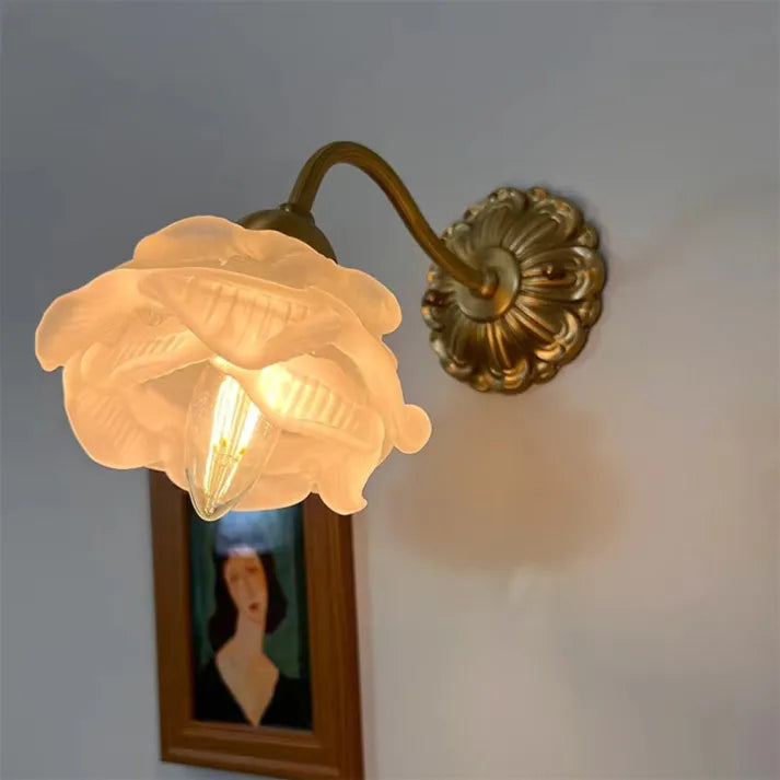 BlossomGlow – Vintage Koper Bloemblad Wandlamp