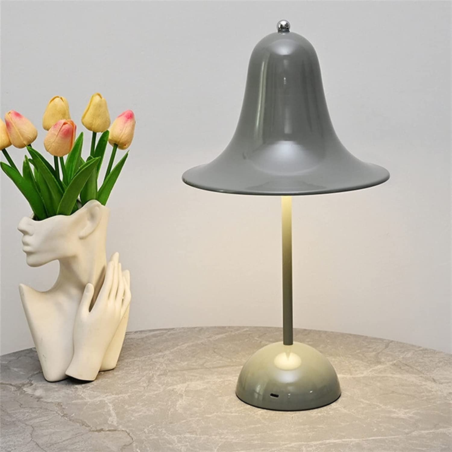 Lámpara de mesa regulable en forma de jarra Bell