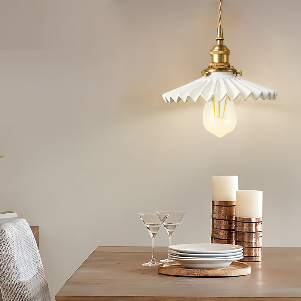 PleatCeramic - Vintage Hanglamp met Gevouwen Design en Messing Basis