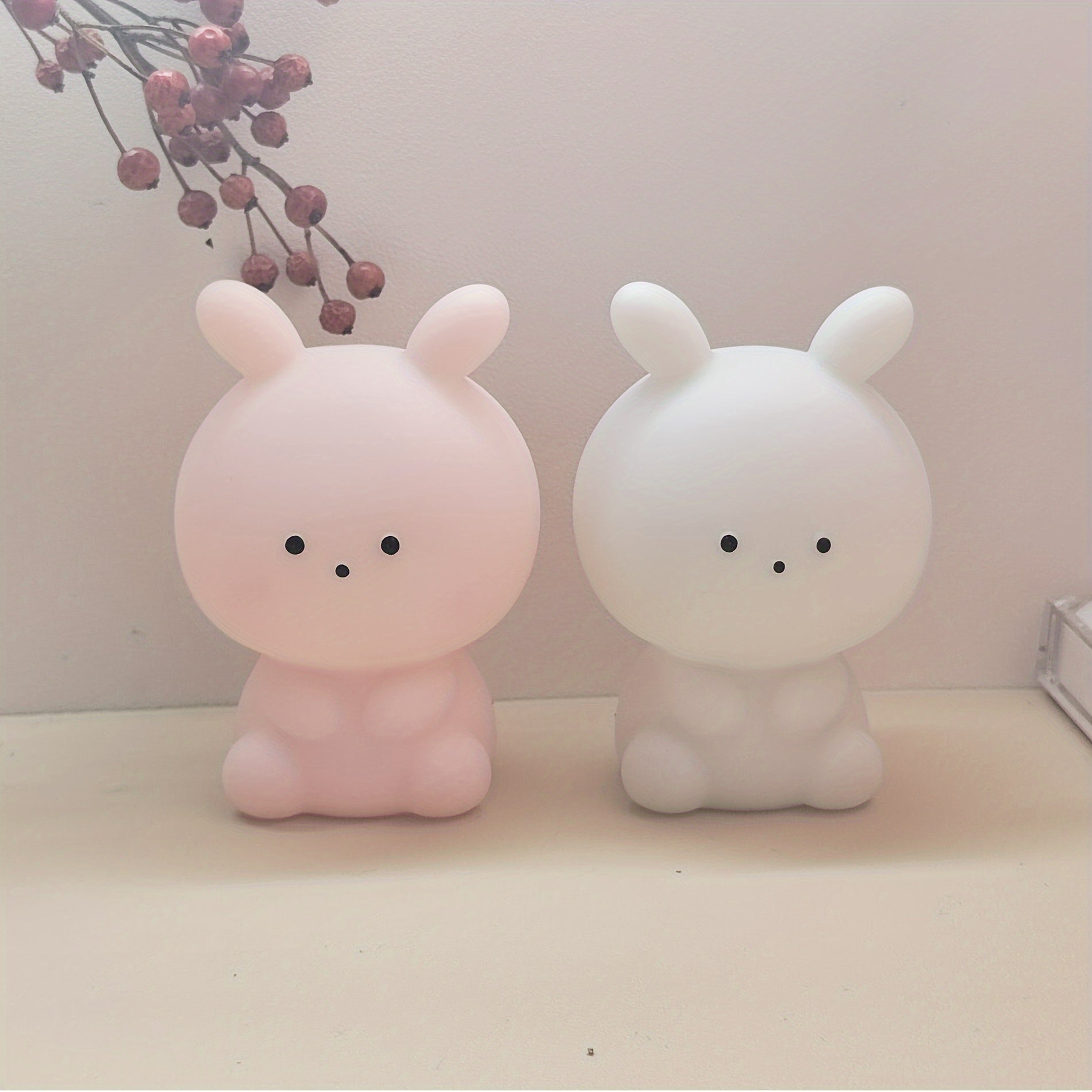 BunnyBright - Lampada da tavolo LED con batteria a forma di coniglio grande testa e design anime