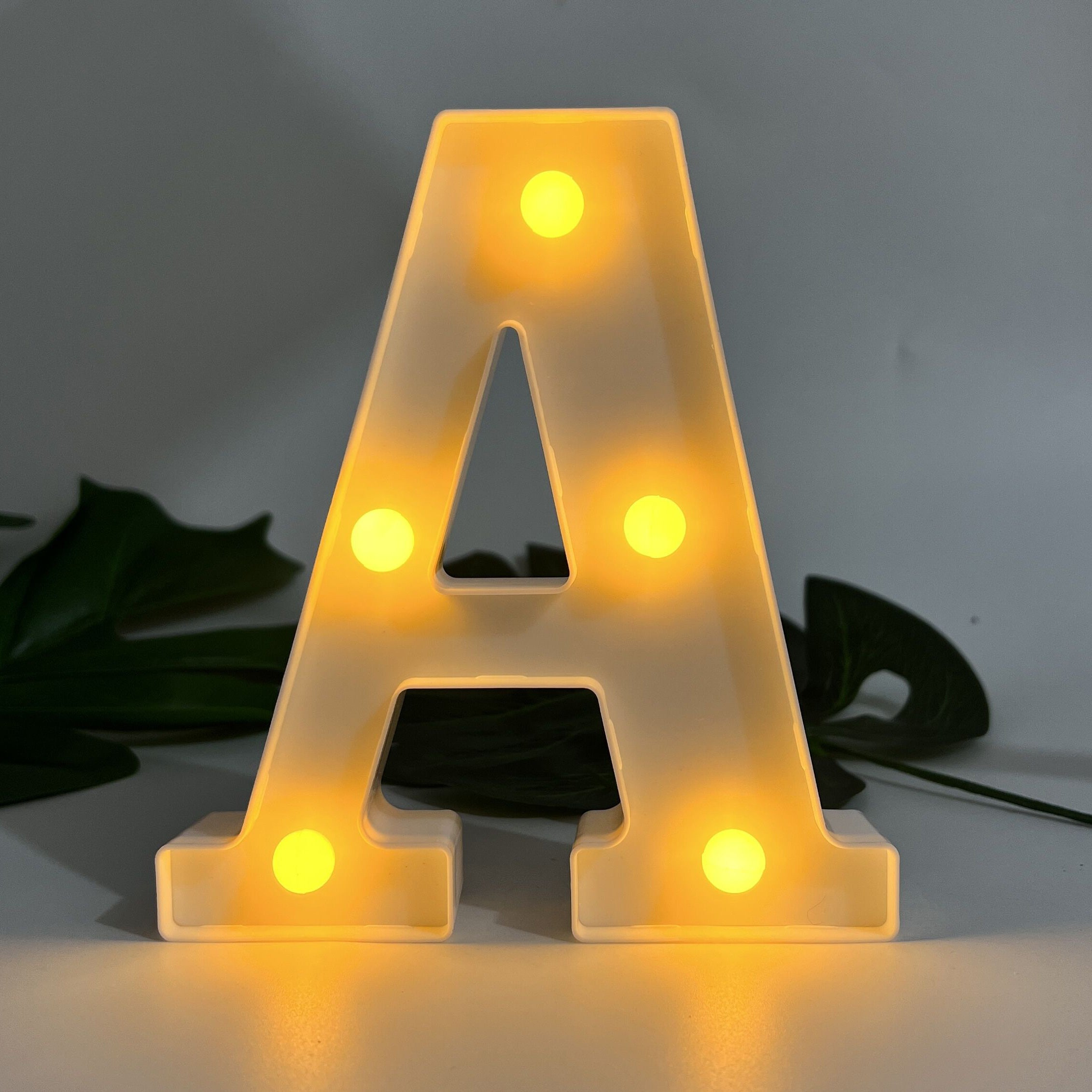 AlphaGlow - Lámpara de letra decorativa LED con alimentación por batería