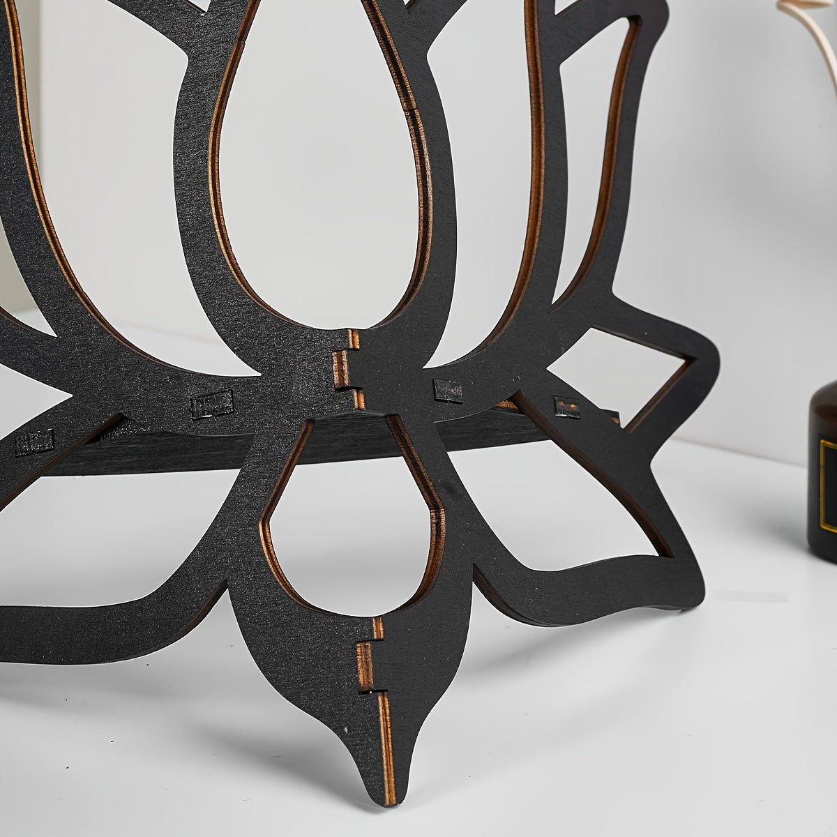 LotusWood - Drijvende Houten Legplank in Lotusvorm