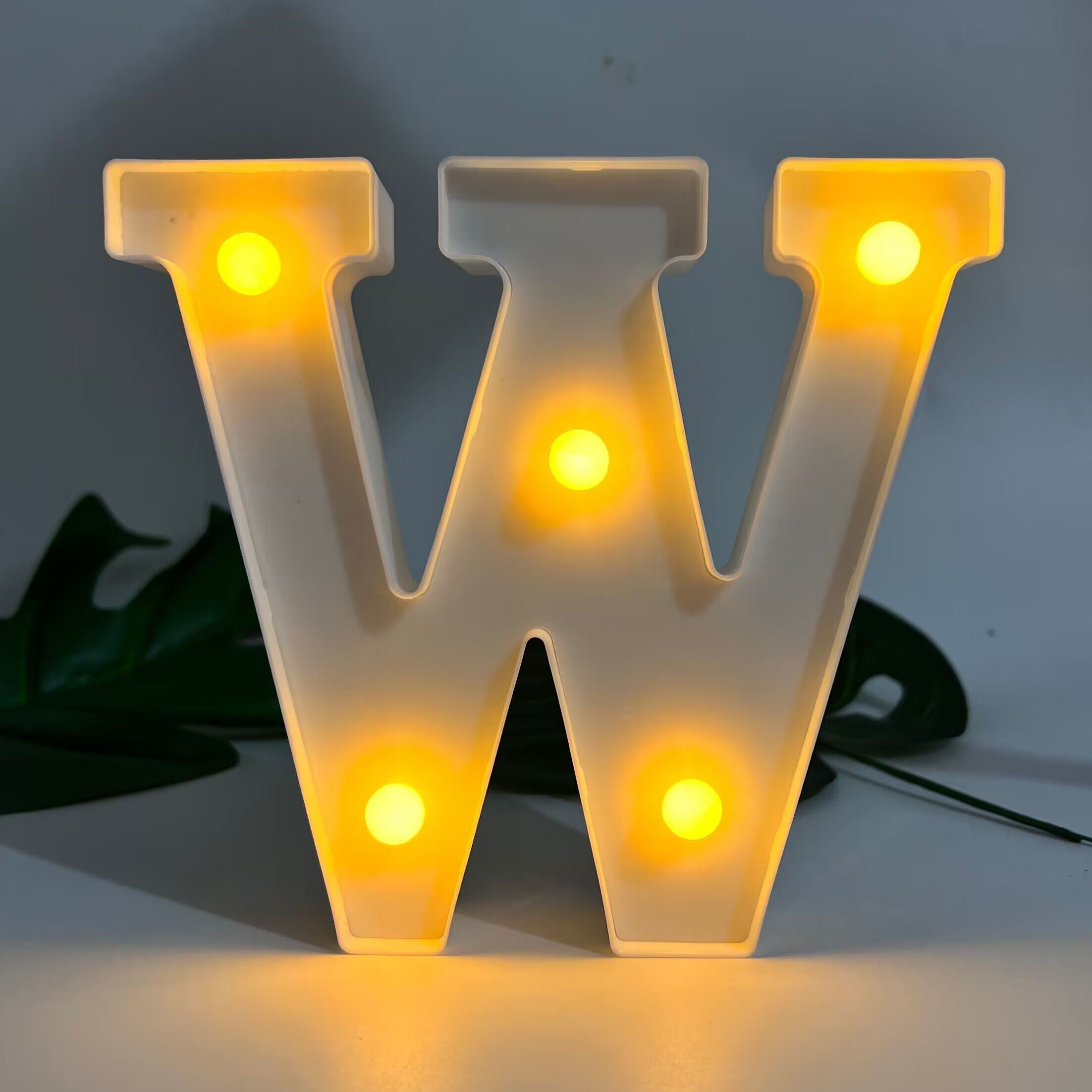 AlphaGlow - Lámpara de letra decorativa LED con alimentación por batería