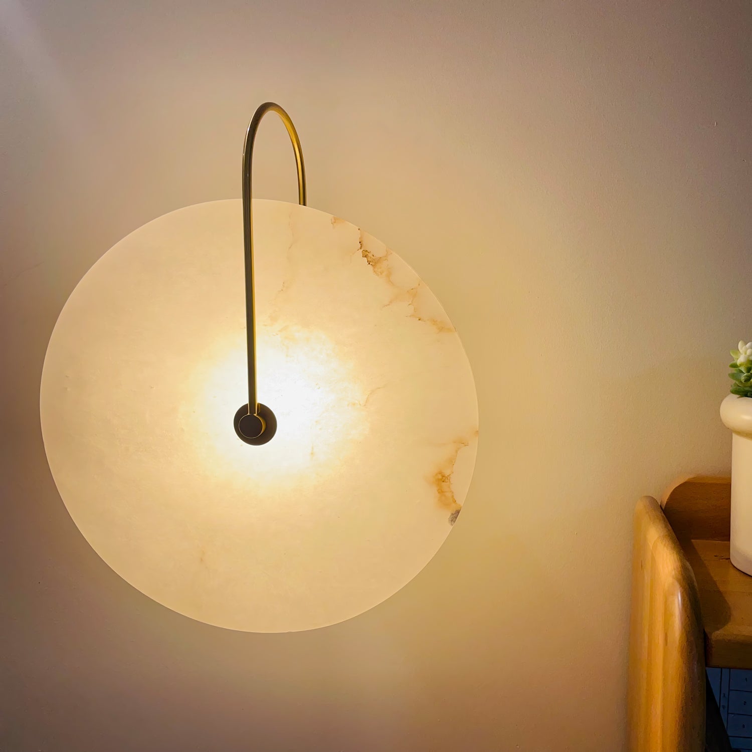 LuxeGlow - Lámpara de pared LED moderna de alabastro para una elegancia atemporal