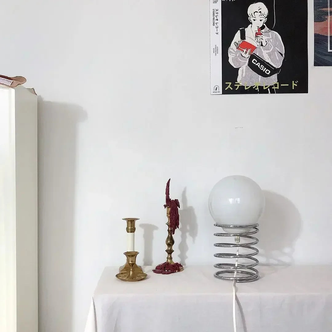 LumiMetall - Lámpara de Mesa Moderna de Metal con Diseño de Vidrio | Iluminación Estilizada