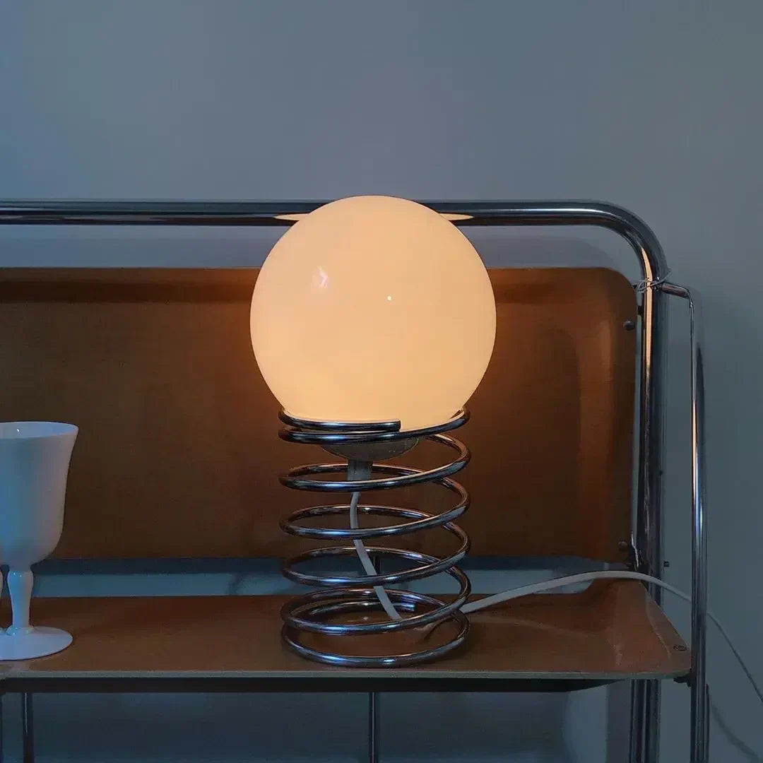 LumiMetall - Lámpara de Mesa Moderna de Metal con Diseño de Vidrio | Iluminación Estilizada