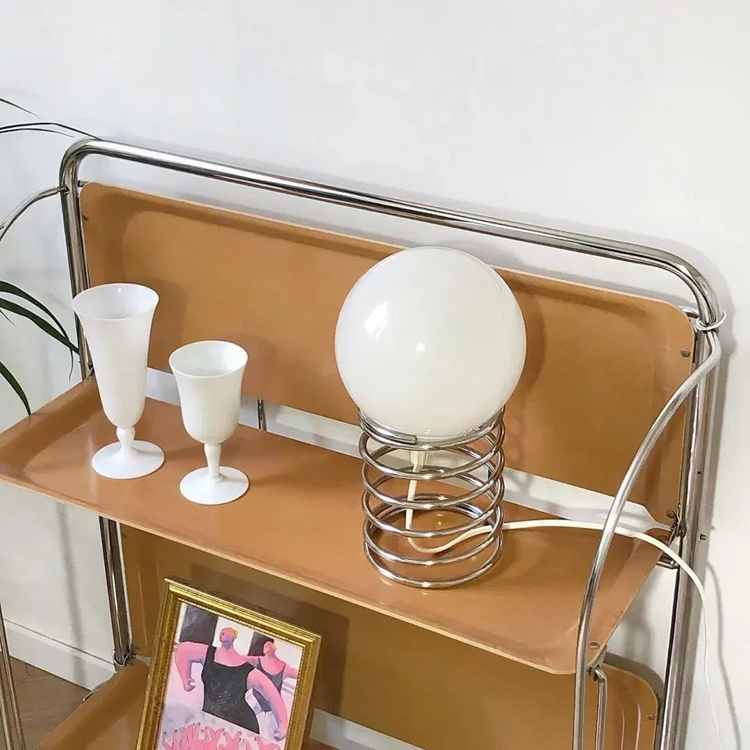 LumiMetall - Lámpara de Mesa Moderna de Metal con Diseño de Vidrio | Iluminación Estilizada