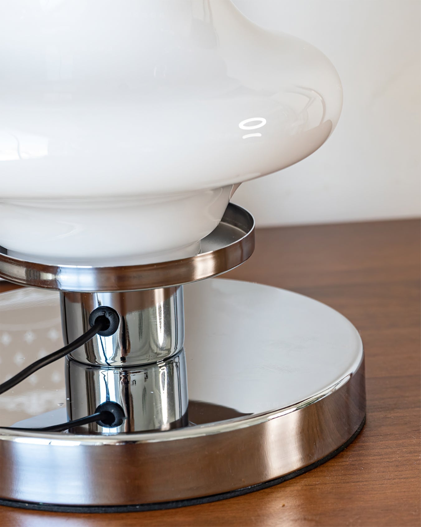 LumiGlas - Elegante Tafellamp met Glazen Lampenkap