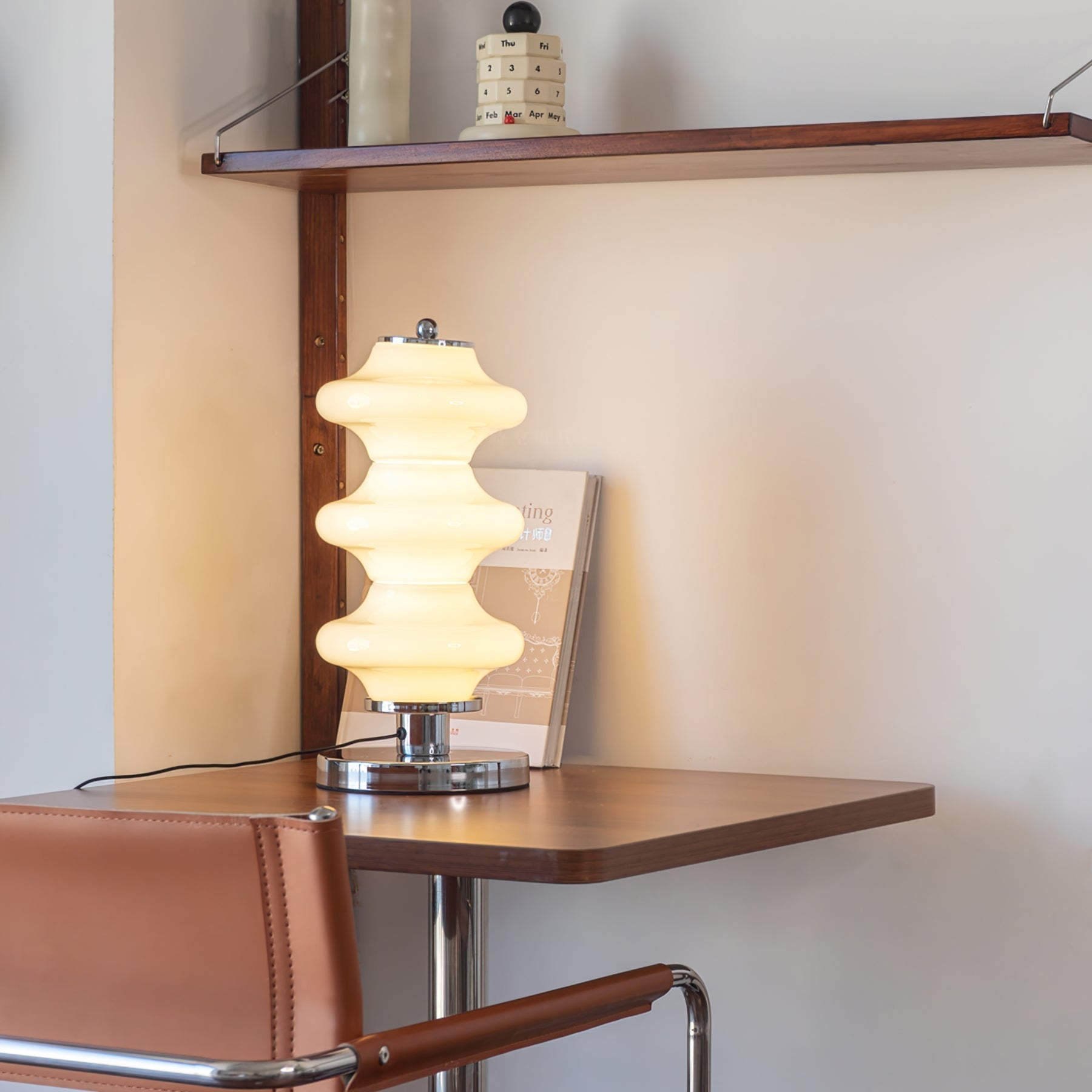 LumiGlas - Elegante Tafellamp met Glazen Lampenkap
