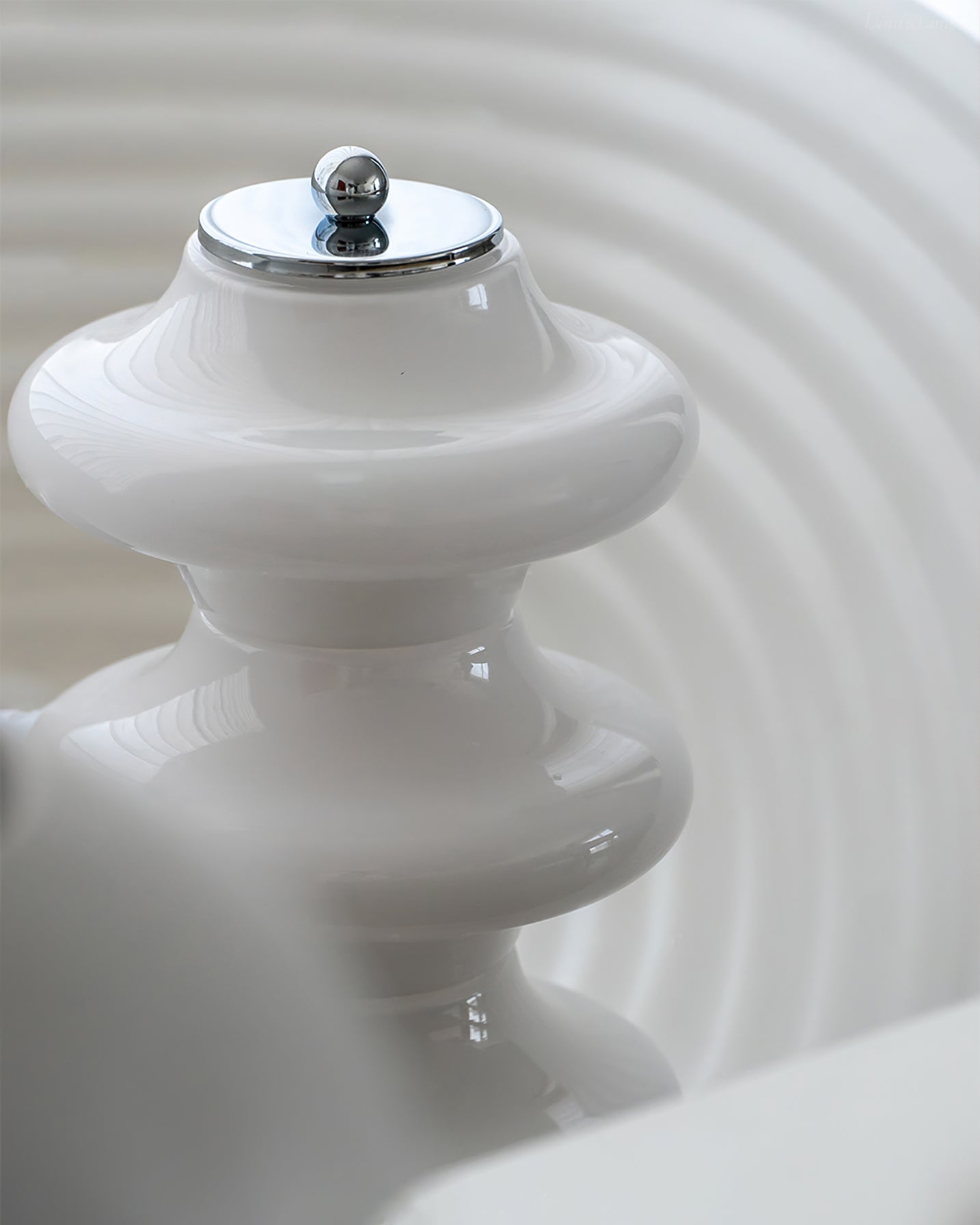 LumiGlas - Elegante Tafellamp met Glazen Lampenkap