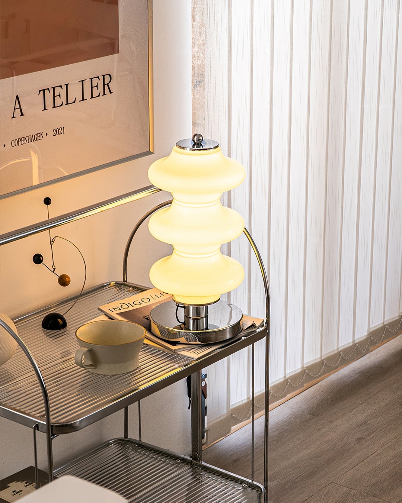 LumiGlas - Elegante Tafellamp met Glazen Lampenkap