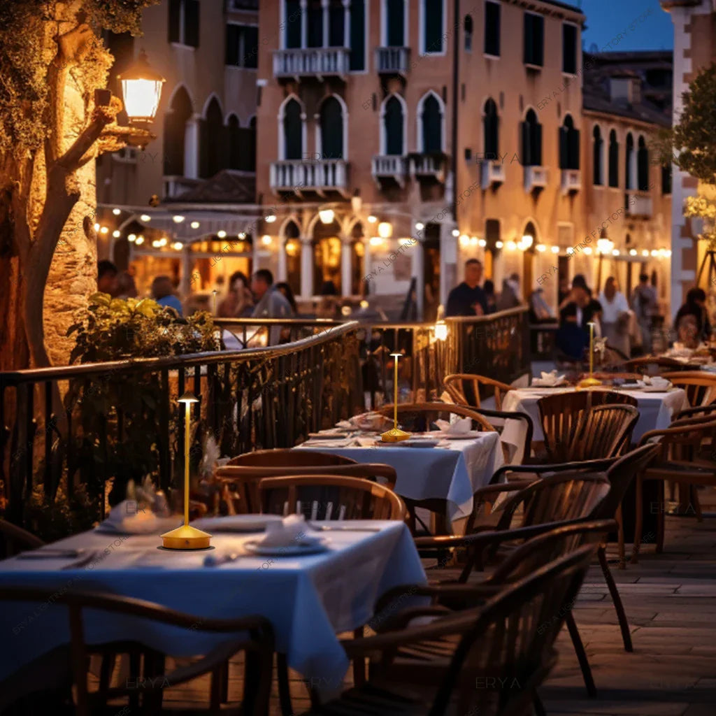 LumoArt Flair - Artistic Table Lamp