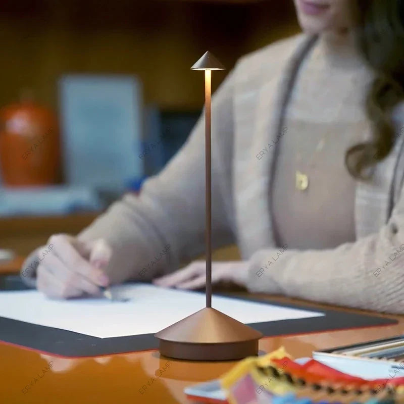 LumoArt Flair - Artistic Table Lamp