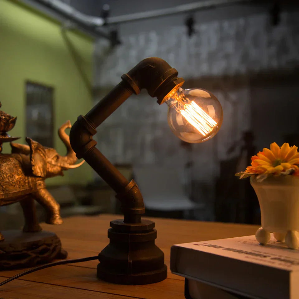 LumiIron – Industriële Retro Tafellamp van IJzer, Creatieve Loft Lamp in Vintage Stijl