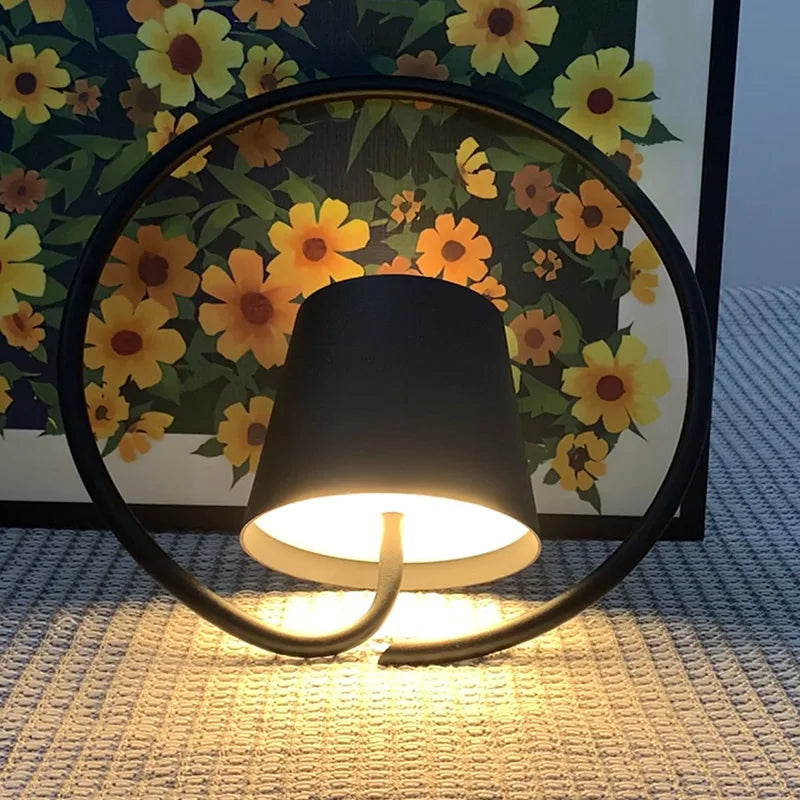 LumiGlow - Lampada a sospensione LED portatile, design moderno e minimalista per interni ed esterni