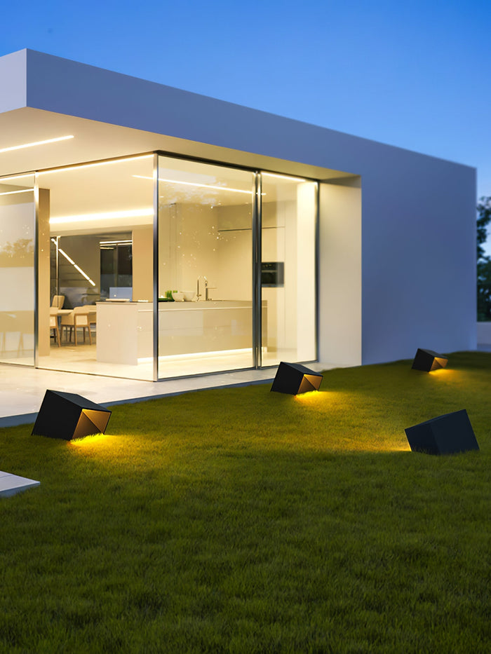 SolarCube - Modern Solar Lighting for the Garden – Cube-Shaped LED Outdoor Lamp with Warm White Light