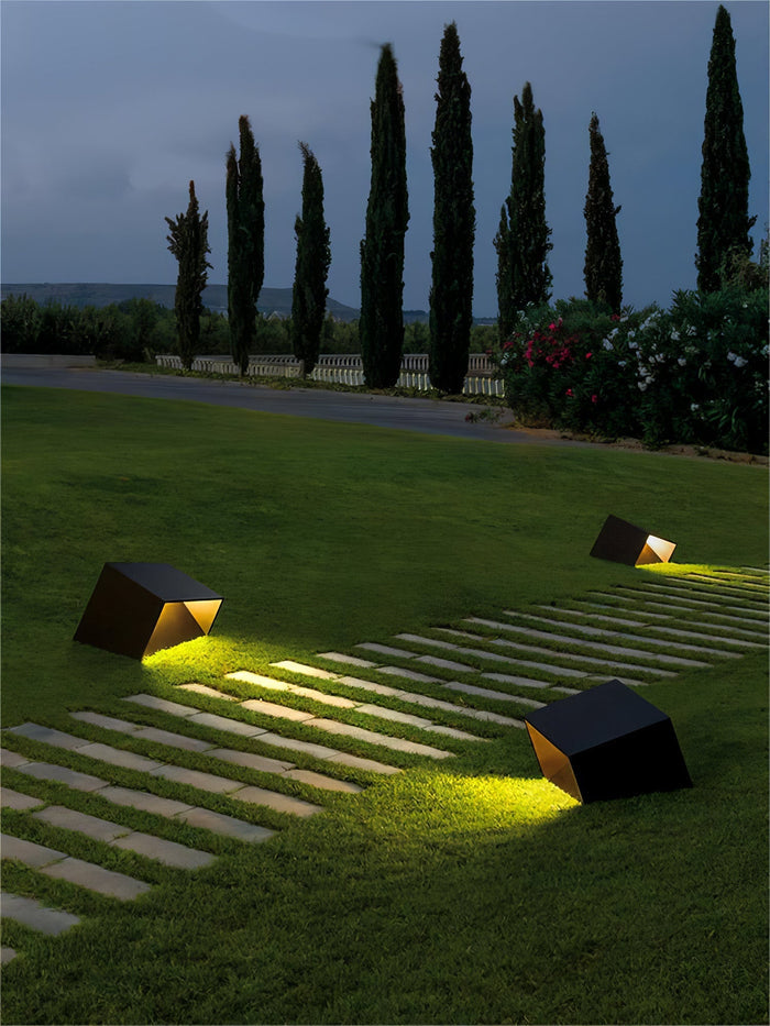 SolarCube - Modern Solar Lighting for the Garden – Cube-Shaped LED Outdoor Lamp with Warm White Light