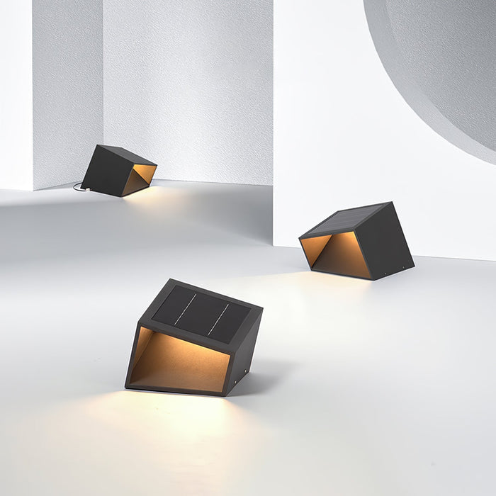 SolarCube - Modern Solar Lighting for the Garden – Cube-Shaped LED Outdoor Lamp with Warm White Light