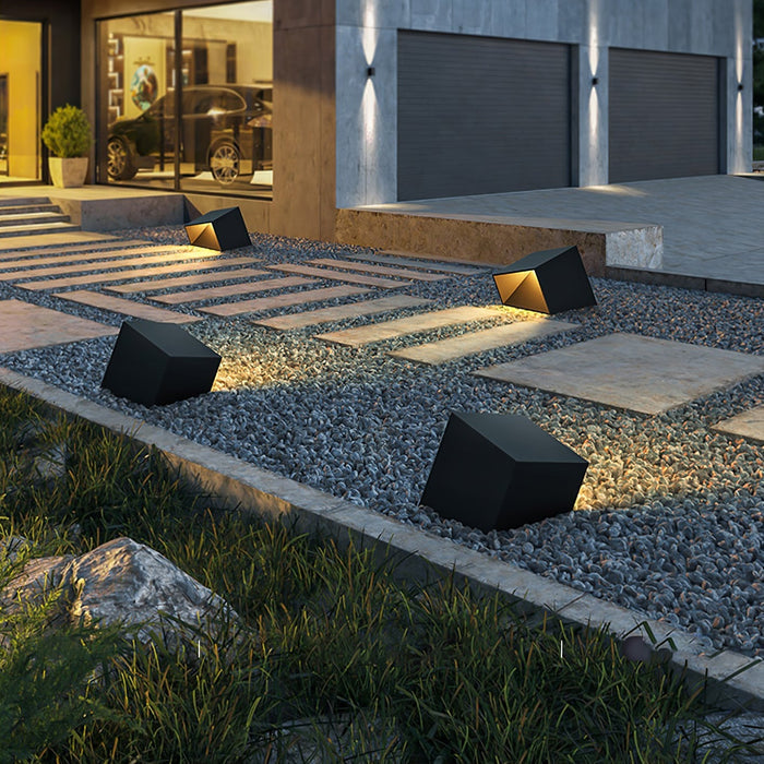SolarCube - Modern Solar Lighting for the Garden – Cube-Shaped LED Outdoor Lamp with Warm White Light