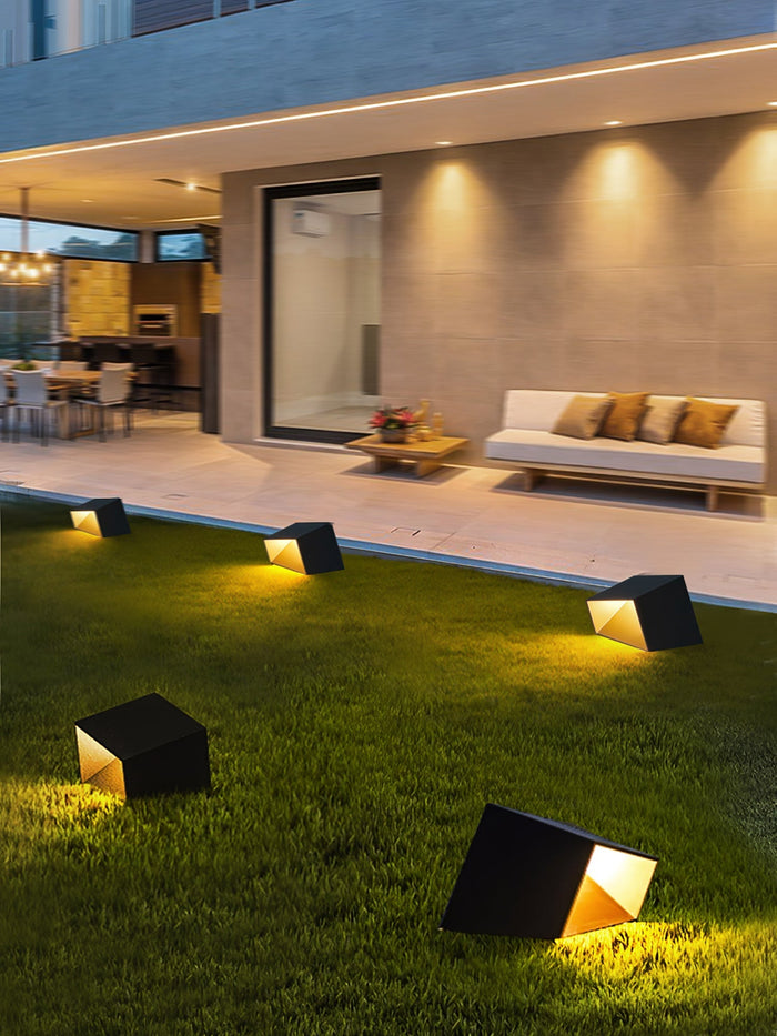 SolarCube - Modern Solar Lighting for the Garden – Cube-Shaped LED Outdoor Lamp with Warm White Light